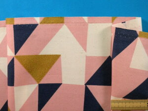 綿プリントオックス生地幾何学模様・ピンク×金(110cm幅 2m)