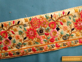 在庫処分インド刺繍リボン（9.2cm幅 1m）ベージュ×ピンク×グレー