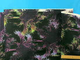 在庫処分麻100％プリント生地ヤシの木・黒×紫（110cm幅　2m）