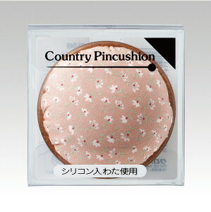 クロバー カントリーピンクッションピンク 23-049 ピンクッション 針山 針差 木 木製 シリコン入わた使用 パッチワーク ソーイング 裁縫道具【洋裁・手芸用品】