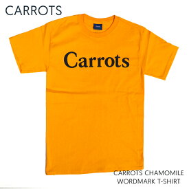 【割引クーポン配布中】 Carrots By Anwar Carrots (キャロッツ) CHAMOMILE WORDMARK T-SHIRT Tシャツ 半袖 メンズ クルーネックTシャツ ティーシャツ ストリート 【単品購入の場合はネコポス便発送】【売り尽くし】