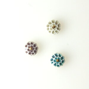 ぽんぽんばな イヤリング まれもの【美濃焼 陶芸作家 ののむらみなみ やきもの 陶器 陶磁器 タイル アクセサリー ハンドメイド ギフト プレゼント 和風 菊 花 金彩】