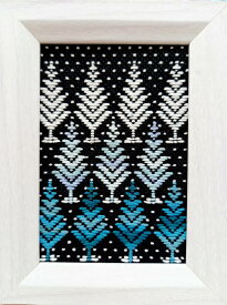 こぎん刺しキット オリジナル「静夜 Silent night」L判写真サイズ額 コングレス 糸 針 図案 雪 木 冬 初心者 ハンドメイド 刺繍キット おしゃれ こぎん刺し 刺し糸 ハンドメイド 手作りキット 伝統工芸品 和風 飾り 道具 手作り こぎんざし 手芸 ナンデモヤ 青森