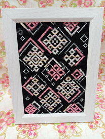 こぎん刺しキット オリジナル「桜色の雪」 2L写真サイズ額 コングレス 糸 針 図案 こぎん刺し 桜 夜桜 冬 雪 工作 ピンク キット 初心者 簡単 手芸キット 手芸セット 手芸用品 趣味 ハンドメイドキット 刺繍キット 手作り 手芸 ナンデモヤ 青森