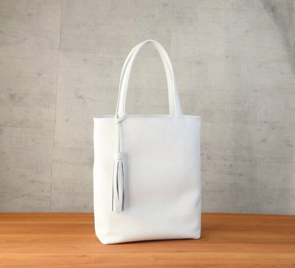 たて長トートbag☆彡シュリンクレザー・ホワイト・受注製作　バッグ 日本製 国産 メンズ レディース 本革 通勤バッグ シンプル 高級 お洒落 鞄 カバン 牛革 旅行 フォーマル オケージョン プレゼント ブランド 入園式 バッグ 本革