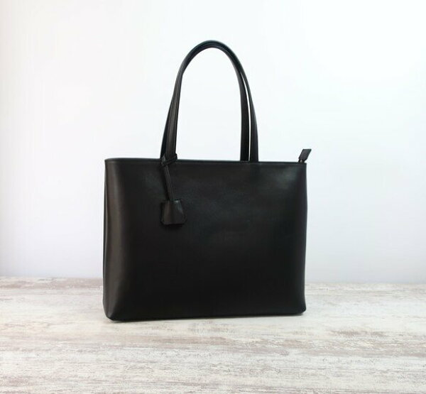 A4サイズトートbag(M)☆彡ブラック・ファスナーver・受注製作　バッグ 日本製 国産 メンズ レディース 本革 通勤バッグ シンプル 高級 お洒落 鞄 カバン 牛革 旅行 フォーマル オケージョン プレゼント ブランド 入園式 バッグ 本革