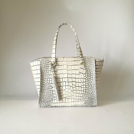 ボヤージュbag・(M)☆彡バニラ・ファスナー付き/受注製作　バッグ 日本製 国産 メンズ レディース 本革 通勤バッグ シンプル 高級 お洒落 鞄 カバン 牛革 旅行 フォーマル オケージョン プレゼント ブランド 入園式 バッグ 本革