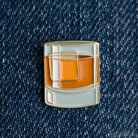 【有名デザイナーによる可愛いデザイン】カクテルピンバッジ ウイスキー【ピンズ ピンバッヂ ピンバッチ】【アクセサリー】【メール便OK(5点まで)】