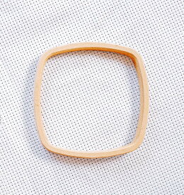 木の内枠のみ　刺繍枠 四角型 8cm×8cm 内枠 手芸 手芸用品 手作り四角 四角枠 枠 角型 木 木材 MDF 刺繍 変形 ネジ式 つまみ式 プレゼント リボン ハンドメイド クロスステッチ パッチワーク キルト DIY 小さい 小型 刺しゅう 幼稚園 入園