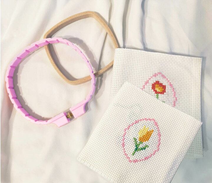 楽天市場 クロスステッチキット2種類 刺繍枠 四角型 8cm 8cm ピンク 手芸 手芸用品 手作り 四角枠 枠 桜色 さくら色 インチ 木 木材 Mdf 刺繍 変形 ネジ式 つまみ式 プレゼント リボン ハンドメイド クロスステッチ オリジナル キルト Diy 小さい 小型 刺しゅう プレゼント