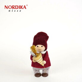 【正規販売店】 ノルディカニッセ 2025 クラッカーを持った男の子 / 20th Celebration ギフトボックス付き NORDIKA nisse 20周年記念 セレブレーション シリーズ 北欧雑貨 サンタ 木製 人形 クリスマス ハンドメイド 北欧 インテリア プレゼント