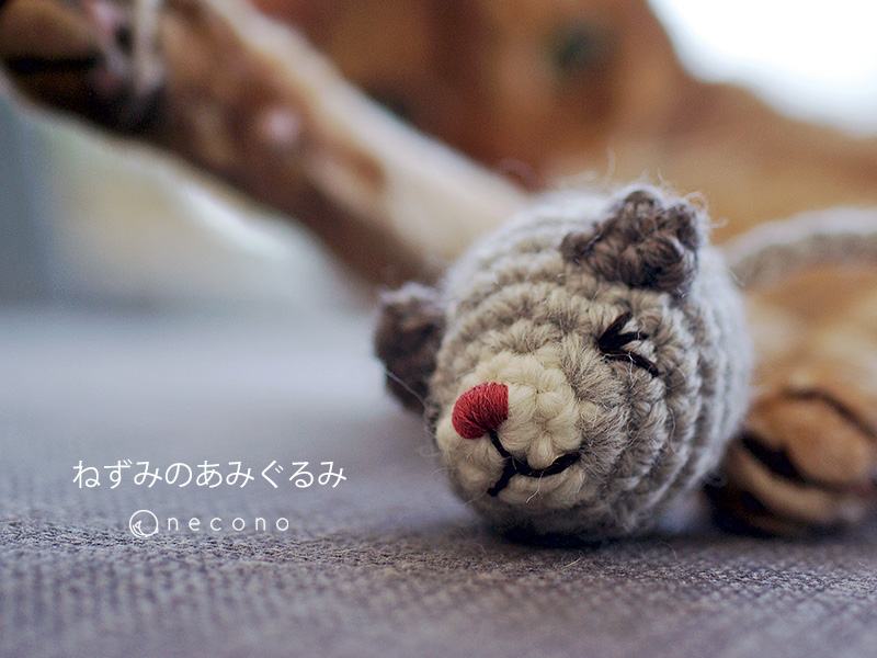 手編みのおもちゃです 日本製で安心 安全なおもちゃです プレゼントに最適です necono 希少 2020 新作 猫 おもちゃ ねずみのあみぐるみ ネズミ 一人遊び ギフト 雑貨 猫グッズ ボルドー 手編みのネコのおもちゃ 手作り おしゃれ 誕生日 日本製 青