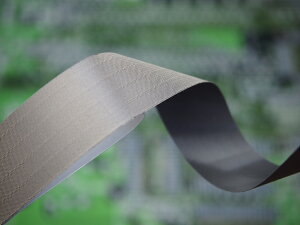 【寺岡製作所 導電性布粘着テープ No.1825 210mm×297mm 1枚入】家電・OA機器の電磁波シールドに最適な商品です。