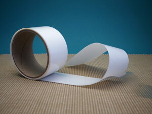 �y0.025mm�� �V���R�[�������܃R�[�gPET�t�B���� �S���V�[�g�@50mm��×5m���@1�{�z������x���ɃI�[�o�[���~���āA�X�ɂ��̏�Ɉ�����x����ϑw����悤�Ȋߋ�≞��V�[���Ɏg�p����Ă���