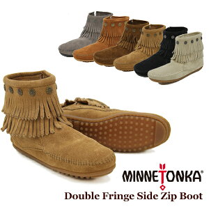 yAEgbgz~lgJ MINNETONKA _u tW TCh Wbv u[c Double Fringe Side Zip Boot [BB]