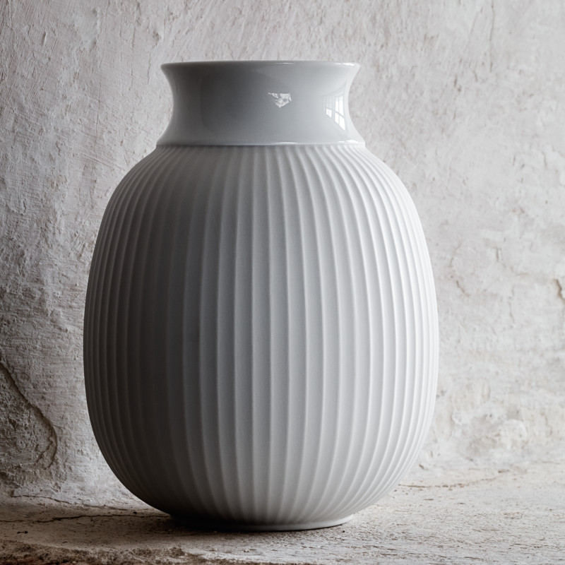 Lyngby Porcelain フラワーベース 17.5cm ホワイト Curve Vase リュンビューポーセリン 北欧 デンマーク | nest  北欧モダンなインテリア雑貨