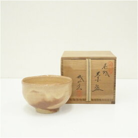 【中古】【茶道具】萩焼　城山窯造　茶碗（共箱） 茶道 抹茶 おしゃれ 抹茶茶碗 抹茶碗 和食器 レトロ 茶器 骨董 茶わん 茶会 茶の湯