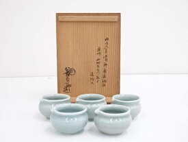 【中古】【陶芸・陶器】千家十職永楽善五郎造　青磁片口盃5客【送料無料】[中古 酒器 おしゃれ さかずき お酒 日本酒 料理 旅館 インテリア 骨董 和食器 料亭 居酒屋 来客]