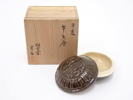 【中古】【香道】萬古焼　佐久間芳丘造　干支午香合【送料無料】[中古 茶道具 茶道 香道 香道具 おしゃれ かわいい アンティーク インテリア 骨董 茶器 お香入れ 睦月 1月 師走 12月 冬]