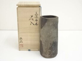 【中古】【ポイント5倍】【華道】牧田博義造　美濃備前花入（共箱）【送料無料】[中古 花入れ 茶道 茶道具 花瓶 花器 おしゃれ フラワーベース 道具 茶室 華道 華道具 インテリア hnir 弥生 3月 葉月 8月 霜月 11月 春 夏 秋]