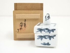 【中古】【茶道具】京焼　高野昭阿弥造　染付有馬筆香合（共箱）【送料無料】[中古 茶道具 茶道 香道 香道具 おしゃれ かわいい アンティーク インテリア 骨董 茶器 お香入れ 卯月 4月 春]