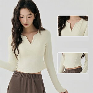 長袖 ヨガウェア レディース リブ ショート丈 スリムフィット スポーツ Tシャツ ブラパッド付き 外出用 フィットネストップス スタイリッシュ 通気性 快適 伸縮性 トレーニングウェア アク