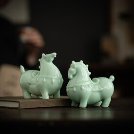 馬の置物 陶器 1ペア 玄関置物 干支飾り うま おきもの 馬 午年 午 馬 うま ウマ 十二支 置物 縁起物 金運 財運 かわいい おしゃれ プレゼント 新年 年末年始 運気 アップ グッズ 正月飾り 引っ越し挨拶 新生活【取り寄せ】