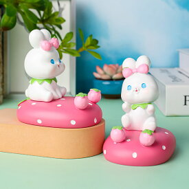 【2点で600円OFFクーポン！】スマホスタンド ウサギ 苺 可愛い デスク用 卓上 樹脂製 飾り 動物 タブレット スマートフォンに対応 卓上インテリア 携帯電話スタンド ゲーム機 優れる安定性 ポータブル