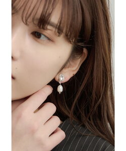 メタルパールイヤリング 両耳 アクセサリー ゴールド シルバー ホワイト レディース フォーマル デイリー シンプル 小ぶり メタルプレート パーティー 結婚式 セレモニー 入学式 卒業式 成