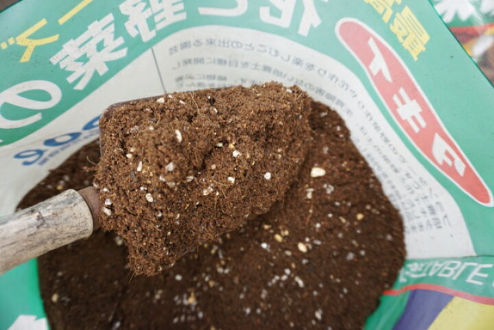 楽天市場 タキイ 花と野菜の土 ２０l 1袋 最高級園芸培養土 野菜の土 培養土 タキイ種苗 土 軽い 園芸 倍土 野菜 家庭菜園 ベランダ菜園 園芸用土 高級培養土 ガーデニング 送料込 Nicoco プランター菜園を楽しむ会