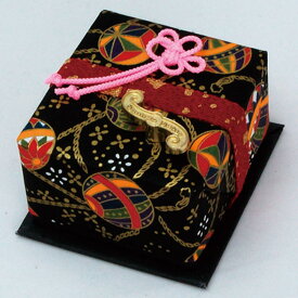 【和柄】花結び小箱オルゴール ＜手毬柄黒地＞18弁（星に願いを メモリー カノン) 【YA572C】 プレゼント お祝い 贈り物 ギフト 結婚祝い 豪華 花柄 可愛い ジブリ ディズニー ピノキオ　かわいい インテリア 日本 JAPAN 桜 SAKURA 縁起物 オルゴール Nidec 和風 和雑貨