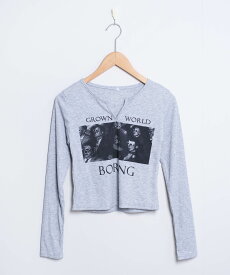 【全品送料無料！】フォトプリント スリットネック ショート丈ロングTシャツ ma 【即納】 長袖 ロゴT スリット Vネック モノクロ クロップド丈 韓スト モノトーン Y2K レディース 韓国 Y2Kファッション 韓国ストリート 流行り トレンド かわいい