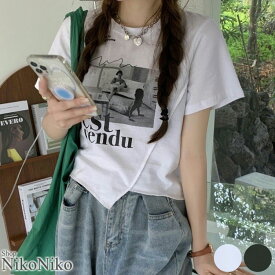 フォトプリント アシンメトリー チビTシャツ ma 【即納】へそ出し クロップド丈 ショート丈 参戦服 フェスコーデ トップス チビT スリット モノクロプリント レディース 韓国 Y2Kファッション 韓国ストリート 流行り トレンド かわいい