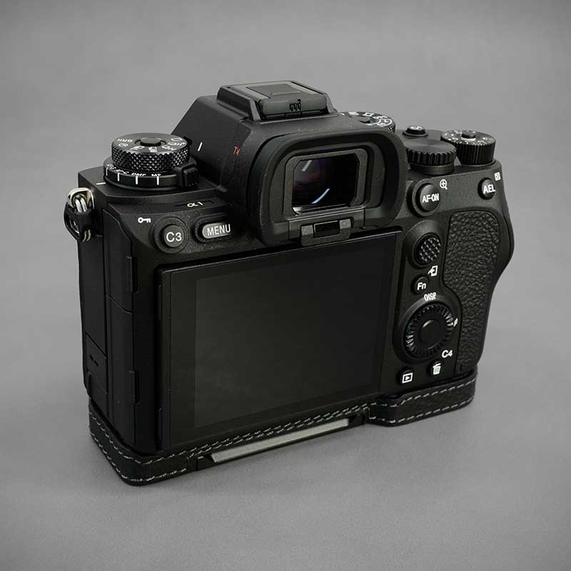 LIM'S SONY α1 / α7 IV 用 イタリアンレザー カメラケース Black ブラック おしゃれ かっこいい 高級 高品質 本革 ケース  メタルプレート A1 リムズ 日本正規販売店 SY-A1DBK | NINE SELECT