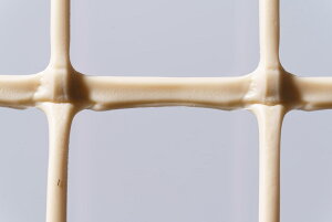 トリカルネット プラスチックネット H05 ベージュ 幅1000mm 長さ2m 防鳥ネット 鳥獣害対策 園芸用ネット 工事ネット タキロン しがら工 補強盛土工 敷網工 防風 防砂 安全対策 侵入防止 側溝の