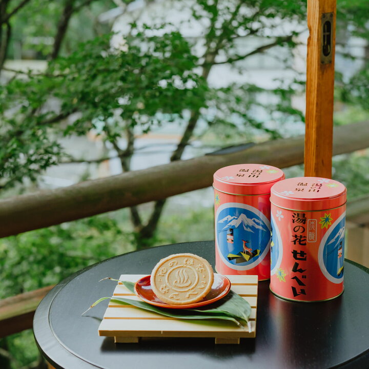 楽天市場 湯の花せんべい 丸缶 2缶セット お菓子 せんべい 和菓子 三重 湯の山温泉 湯の花 煎餅 おやつ デザート お茶請け おしゃれ 炭酸せんべい レトロモダン 産直お取り寄せニッポンセレクト