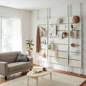 突っ張り ウォールパーテーション 日本製 パーテーション 見せる収納 壁面収納 薄型 間仕切り 収納棚 ナチュラル フック収納 小物収納 ディスプレイ リビング収納 玄関 ニッセン nissen