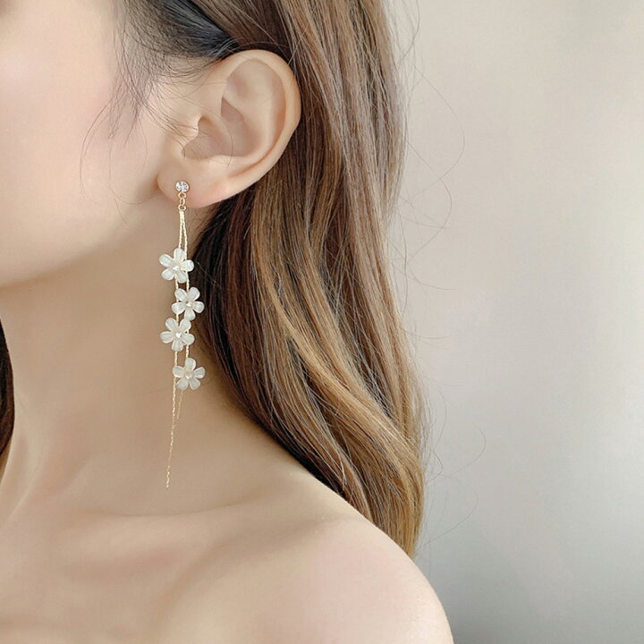 楽天市場】揺れる チェーンピアス 花びらイヤリングタッセル ピアス 