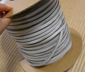 業務用100m巻 隙間テープ モヘア すき間テープ 幅9mm×毛の高さ9mm (3色から選べます) 送料無料 モヘアタイプシール材 水に強い 気密 戸当たりクッション 遮光 防音 防塵 防虫 すきま風防止 玄