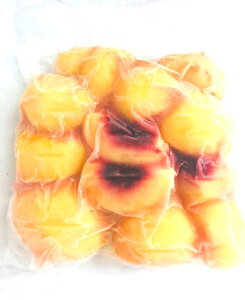 【KIMONO FRUITS】国産冷凍桃（岡山、長野、山梨産など）1000g　国産　完熟桃 をカットしています。