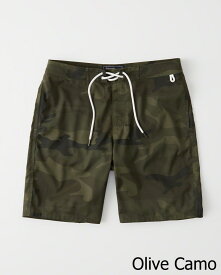 Abercrombie＆Fitch (アバクロンビー＆フィッチ) ライナー 裏地付き ストレッチ ボードショーツ 水着 (Classic Boardshorts) メンズ (Olive Camo) 新品