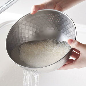 アーネスト 【日本製】 米研ぎボウル 1〜2合 【米を軽く混ぜるだけで余分なヌカを落とせる槌目加工/水切り穴付き】 食洗機対応 米研ぎ ボウル ザル (逸品物創 ステンレス米研ぎボウル18cm)