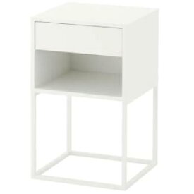 IKEA イケア　VIKHAMMER ヴィークハムメルベッドサイドテーブル, ホワイト40x39 cm803.889.74