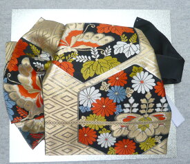 お好みの結び方に（二部式）お仕立て賜ります。