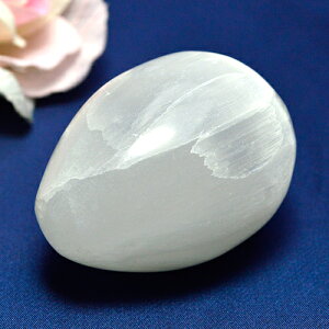 天然石 パワーストーン セレナイト エッグシェイプ (卵型)台付き参考サイズ:約44mm×62mm前後 重さ:約140g前後 置物 置き物パワーストーン 天然石【メール便不可】 ギフト プレゼント 贈り