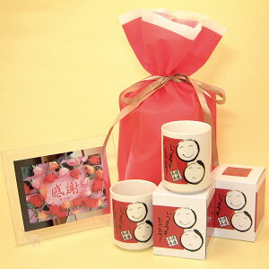 送料無料、名入れ無し健康長寿 湯呑み2個(箱入り)と感謝のメッセージ入りボード(たくさんの感謝を込めて)のセット、ギフト用巾着袋入り、敬老の日湯呑、感謝のメッセージ付き湯呑み、健