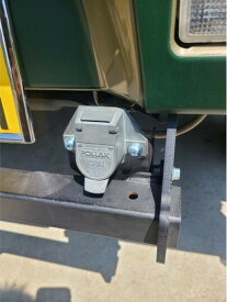 ダイハツ　ハイゼット　ヒッチメンバー専用電源カプラ取り付けプレート