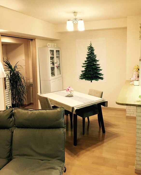楽天市場 クリスマスツリータペストリー あす楽 北欧 部屋 玄関 壁掛け 壁 ウォール おしゃれ 室内 豪華 省スペース コンパクト 飾り 装飾 ボタン付き 大きい 大きめ 布 ポスター インテリア デコレーション アンティーク インスタ映え 収納 ギフト タペストリー