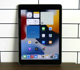 iPad 9.7インチ Wi-Fiモデル 128GB [スペースグレイ] Apple(アップル) MR7J2J/A 第6世代 2018年 カバー痕有り AC,USB無し 【中古】【送料無料】