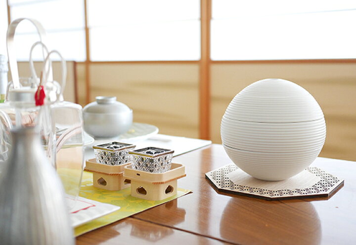楽天市場】白磁千段珠型三段重 ＜重箱 / 白 / 迎春 / 正月＞ : TABLE 